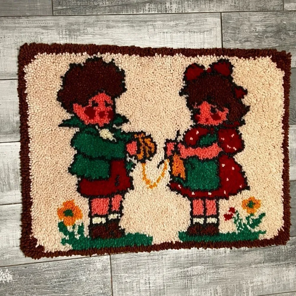 Vtg 70s Rug shaggy 28” Large grandma latch hook Boy Girl Knitting hanging art